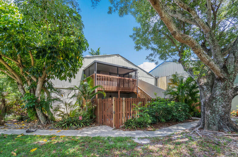 Property Photo: 2 Crossings Circle E FL 33435