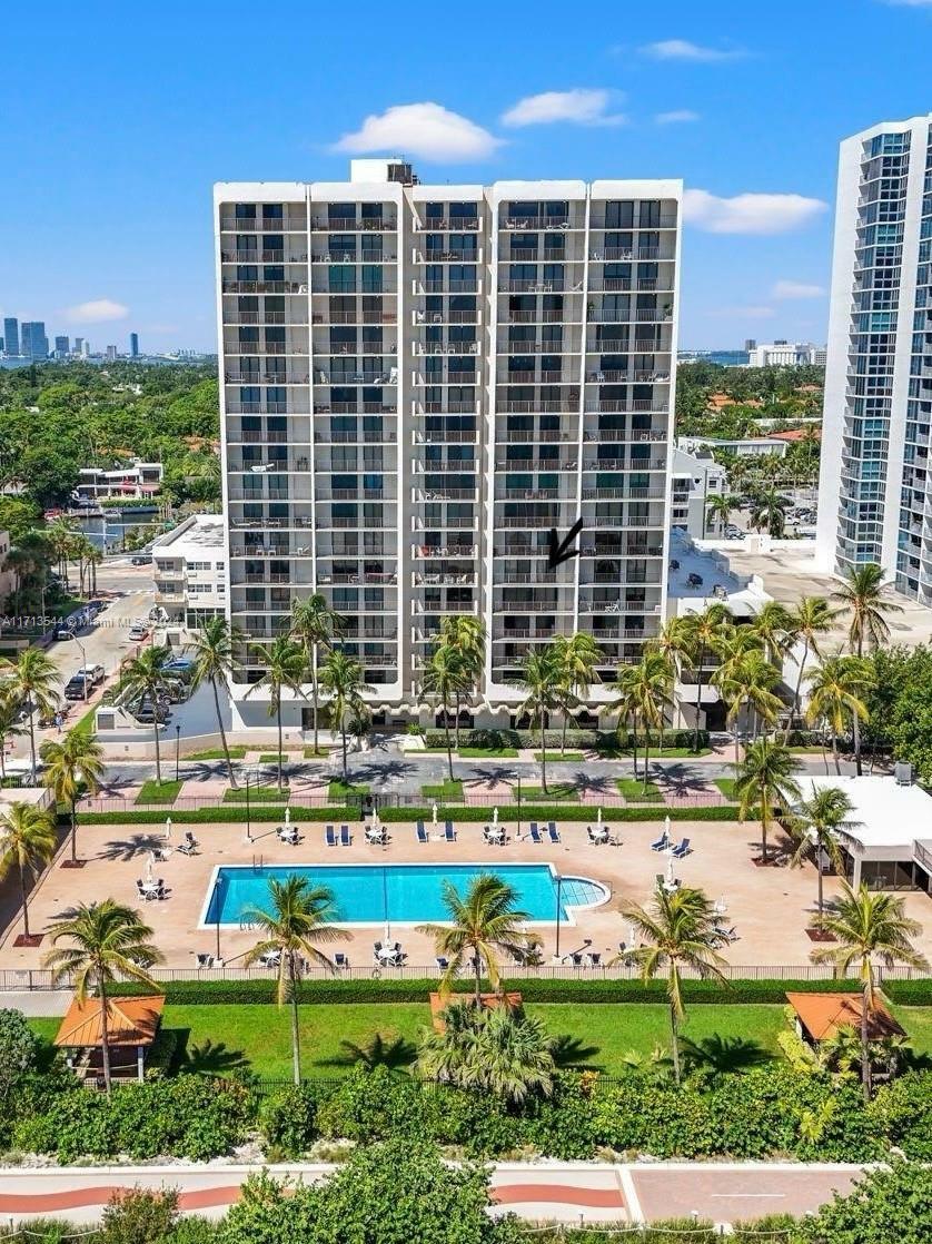 Property Photo:  2625 Collins Ave 305  FL 33140 