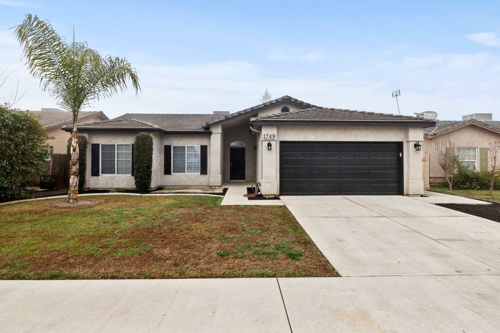 Property Photo:  1749 Eaton Street  CA 93274 