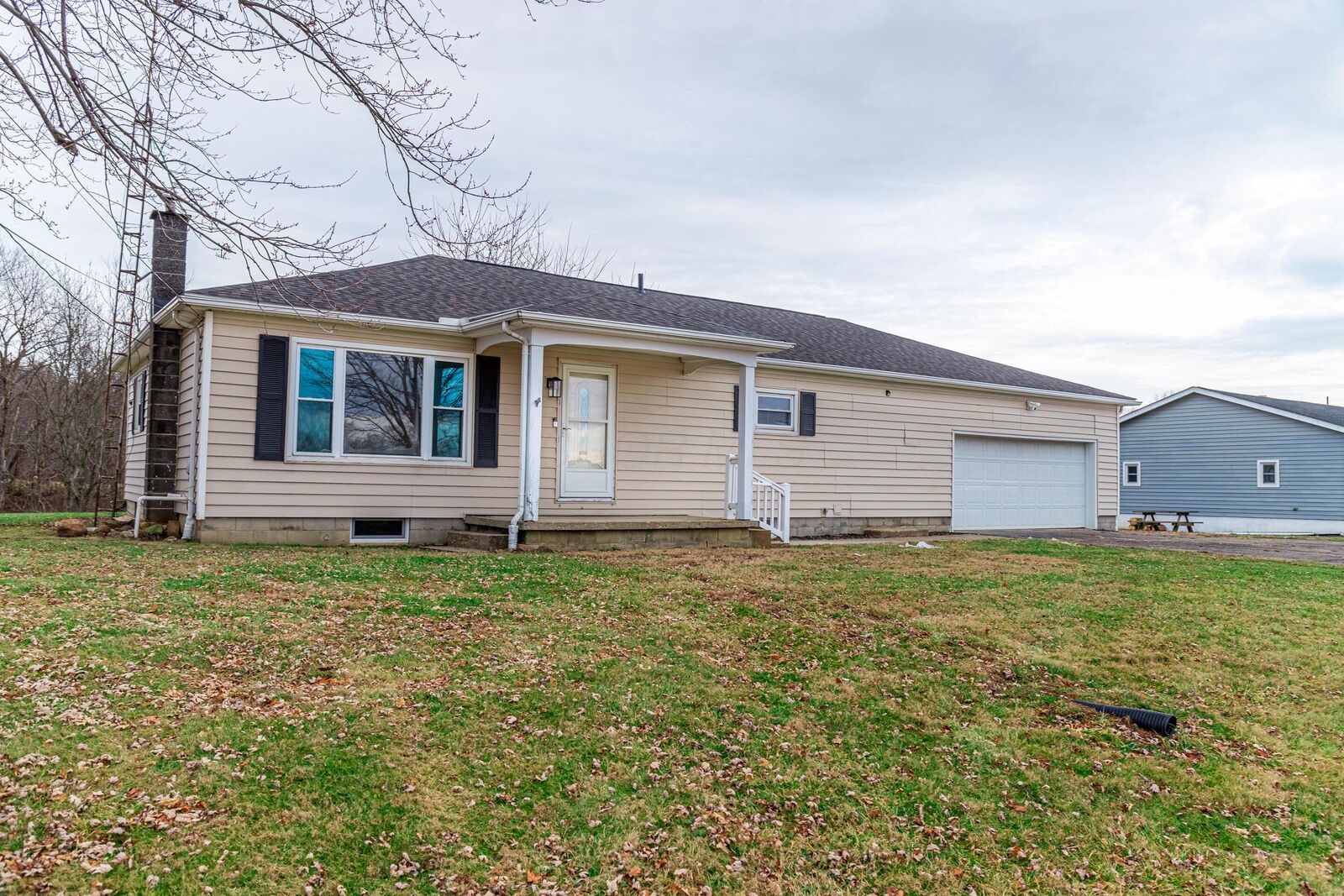 Property Photo: 4093 State Route 314 OH 43338