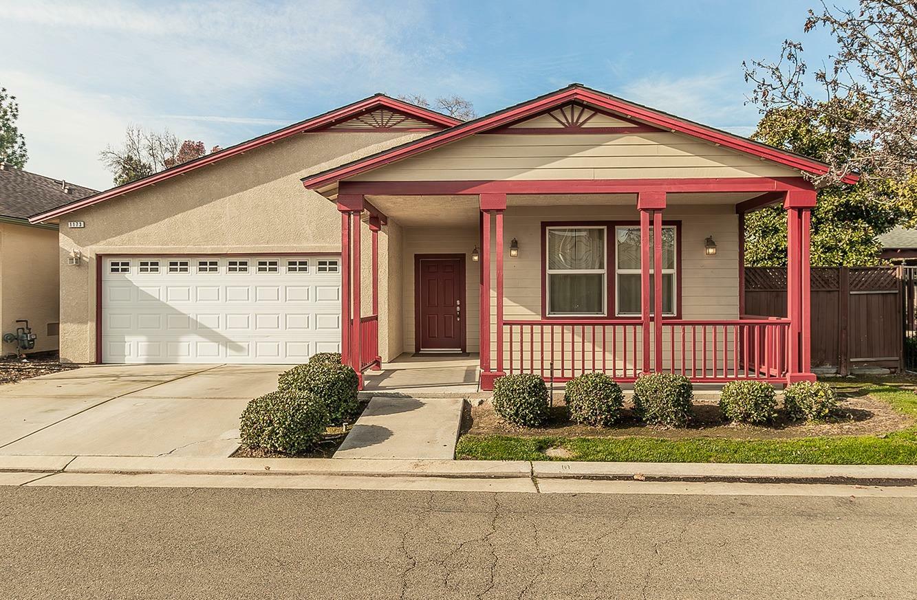 Property Photo:  1173 Chestnut Lane  CA 93618 