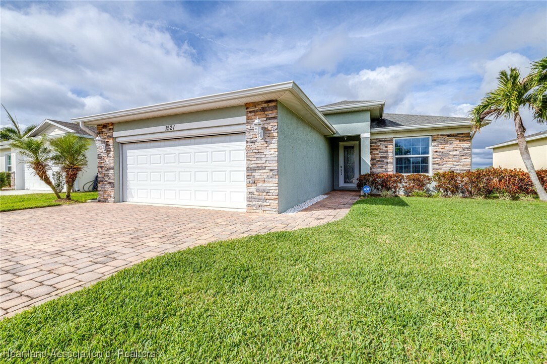 Property Photo:  1521 Stone Ridge Circle  FL 33870 