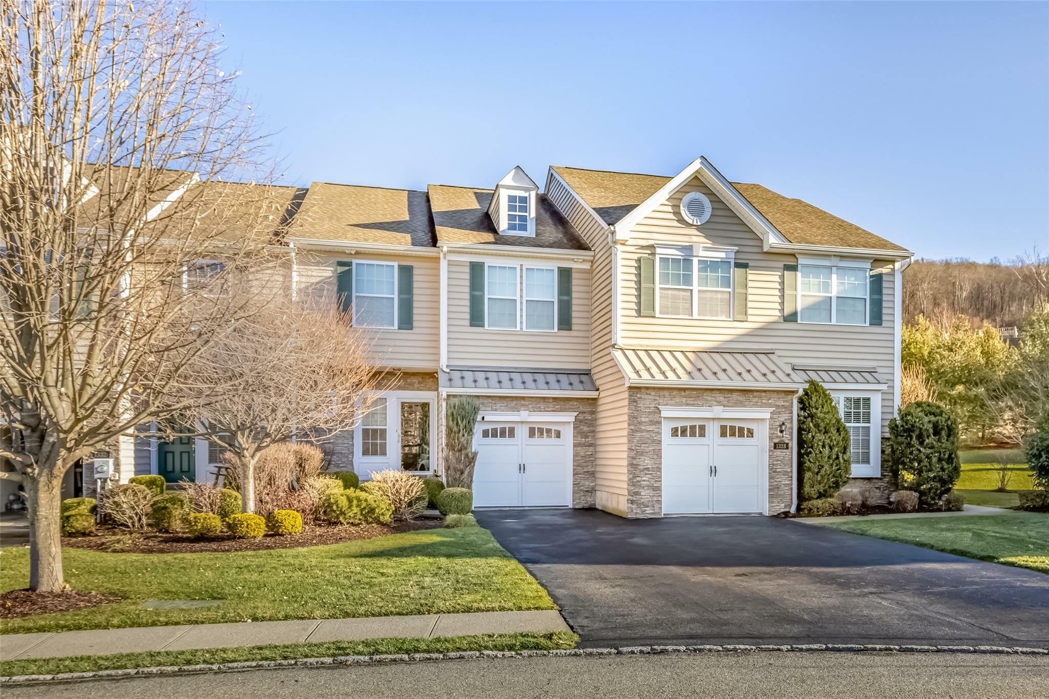 Property Photo:  1330 Glastonbury Lane  NY 12524 