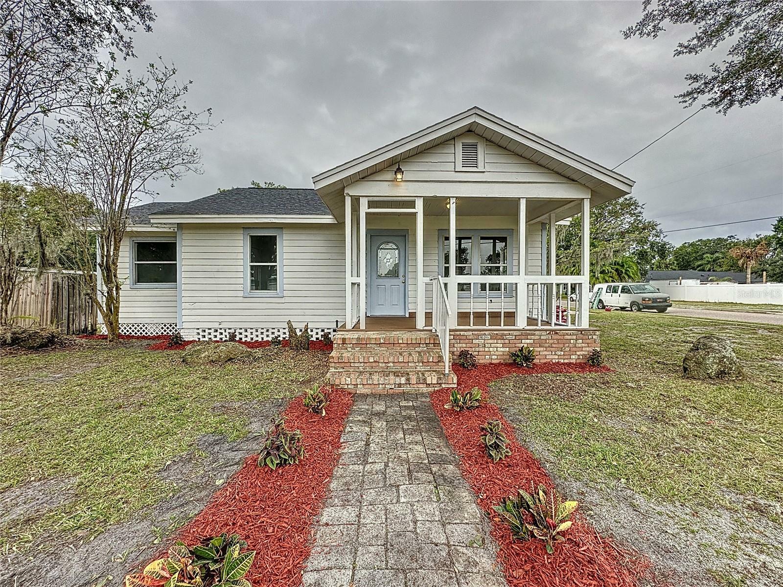 Property Photo:  704 S Clyde Ave  FL 34741 