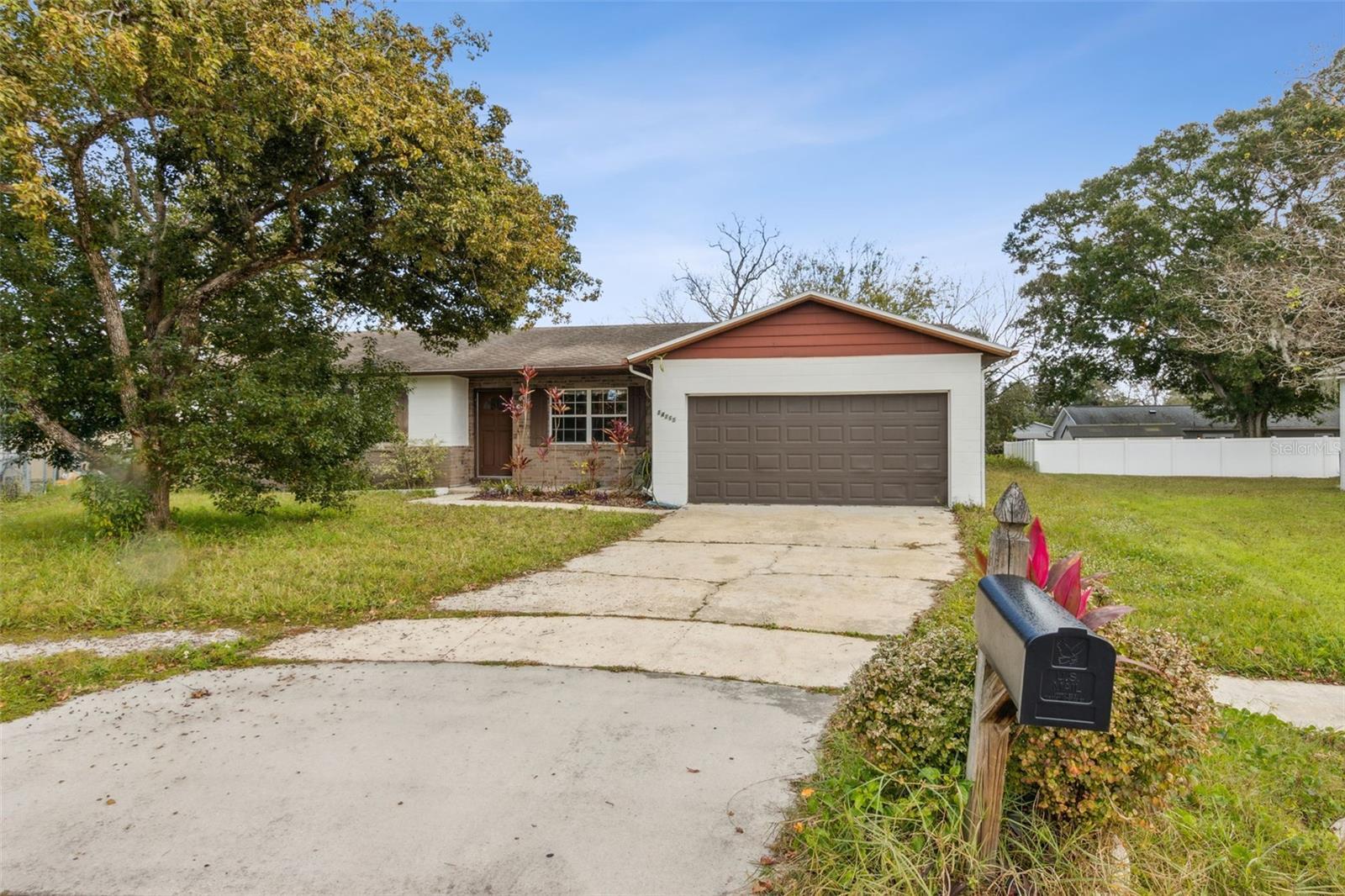 Property Photo: 14165 Louisville Court FL 32826