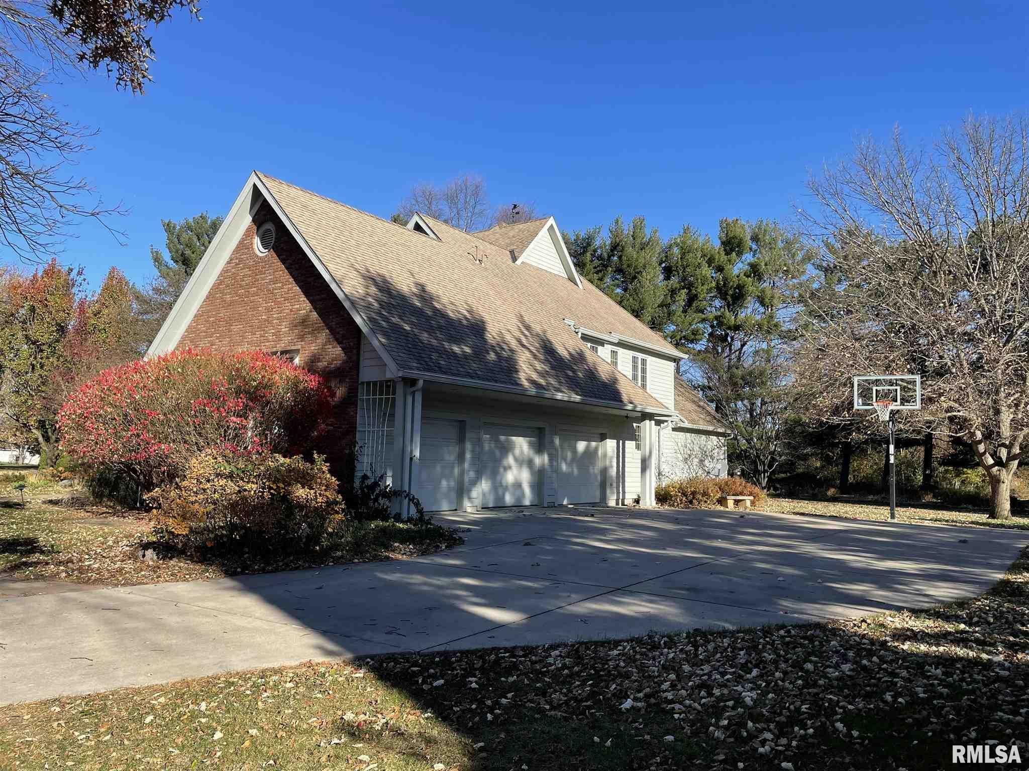 Property Photo:  2257 Hampton Court  IL 61401 