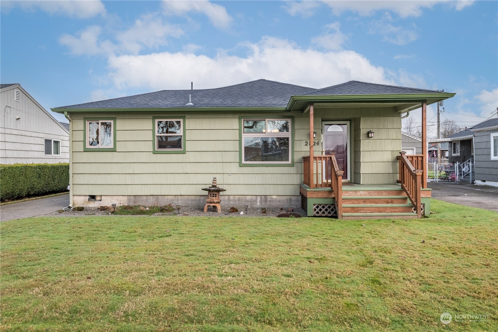 Property Photo: 2824 Larch Street WA 98632
