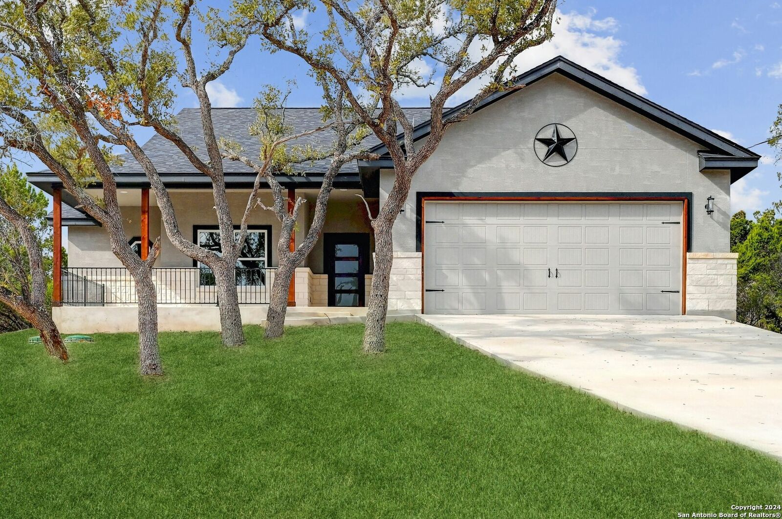 Property Photo: 1841 Cottonwood Rd TX 78623