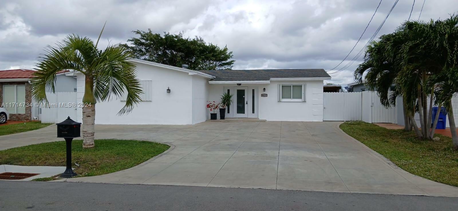 Property Photo:  6617 Dahlia Dr  FL 33023 