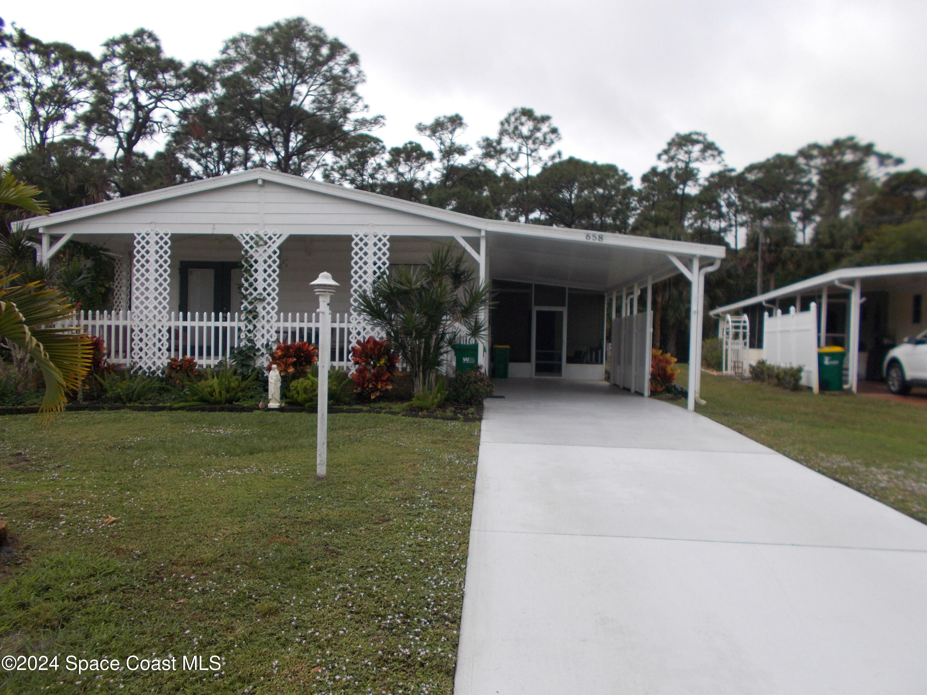 Property Photo: 658 Marlin Circle FL 32976