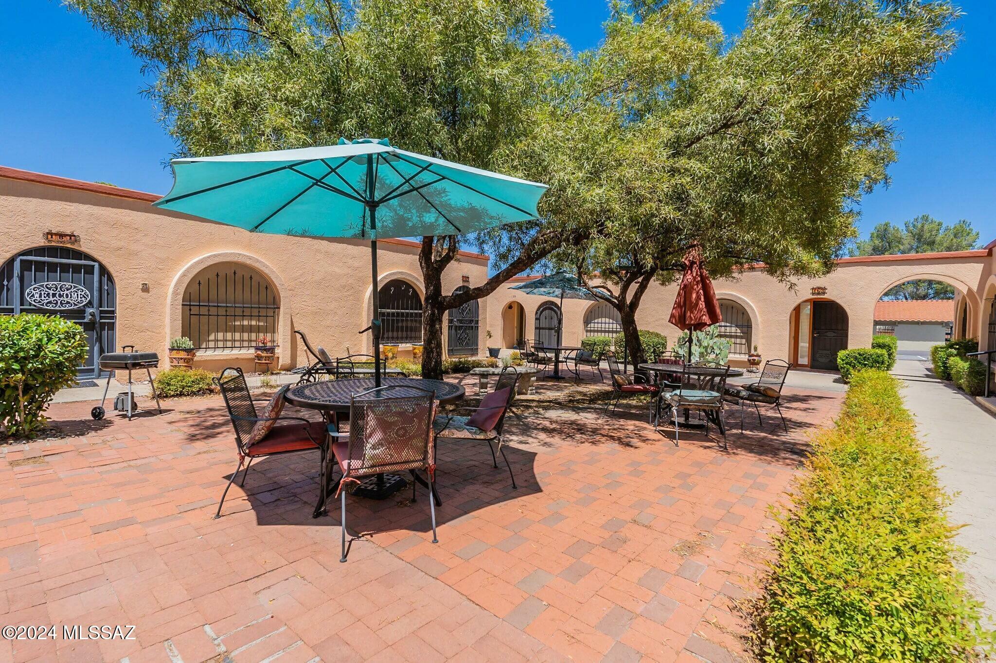 Property Photo:  132 W Calle Del Ano  AZ 85614 