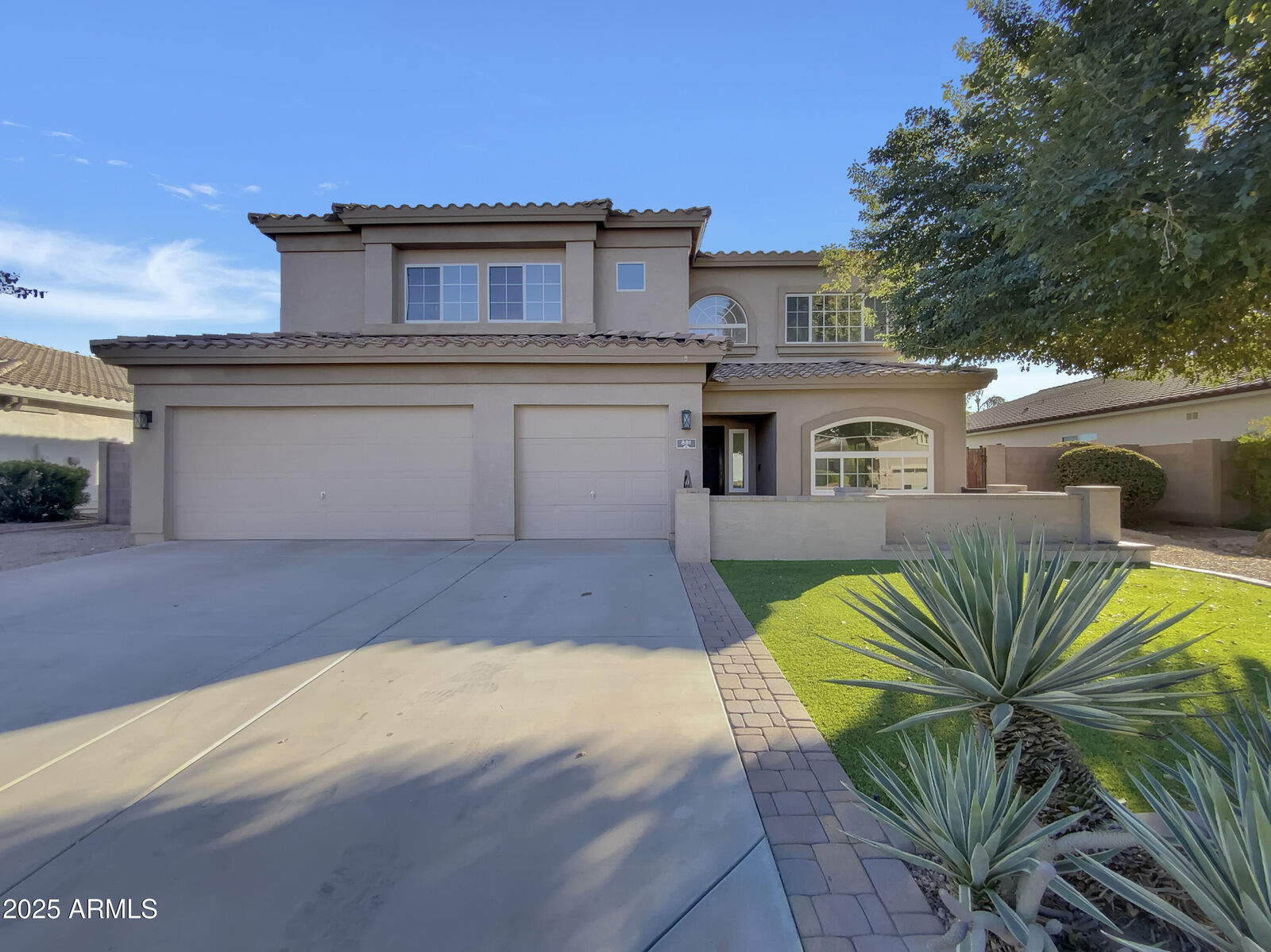 Property Photo: 881 E Lynx Way AZ 85249
