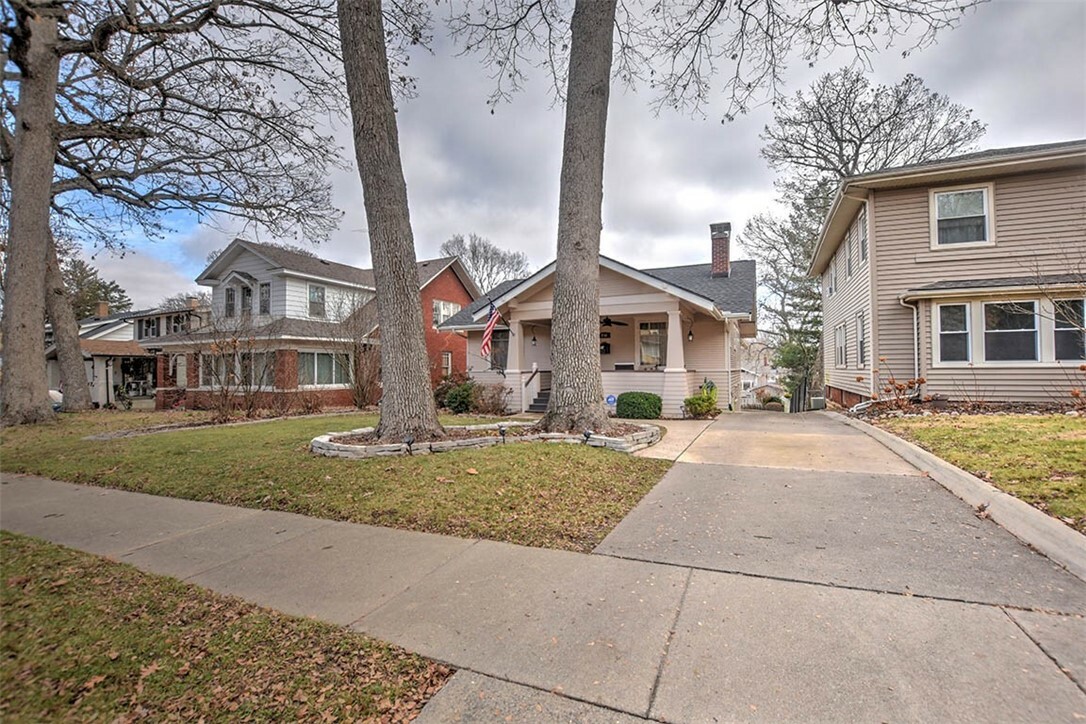 Property Photo:  216 N Woodlawn Avenue  IL 62522 