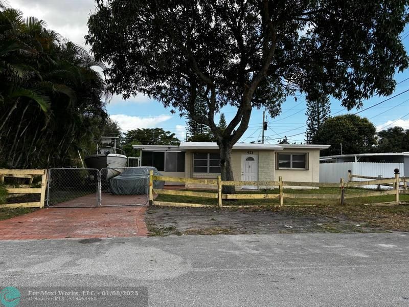 Property Photo:  421 S 61st Ter  FL 33023 