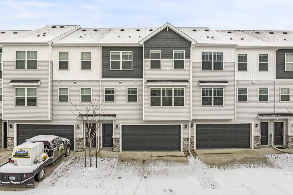 Property Photo: 210 NE 22nd Lane IA 50021