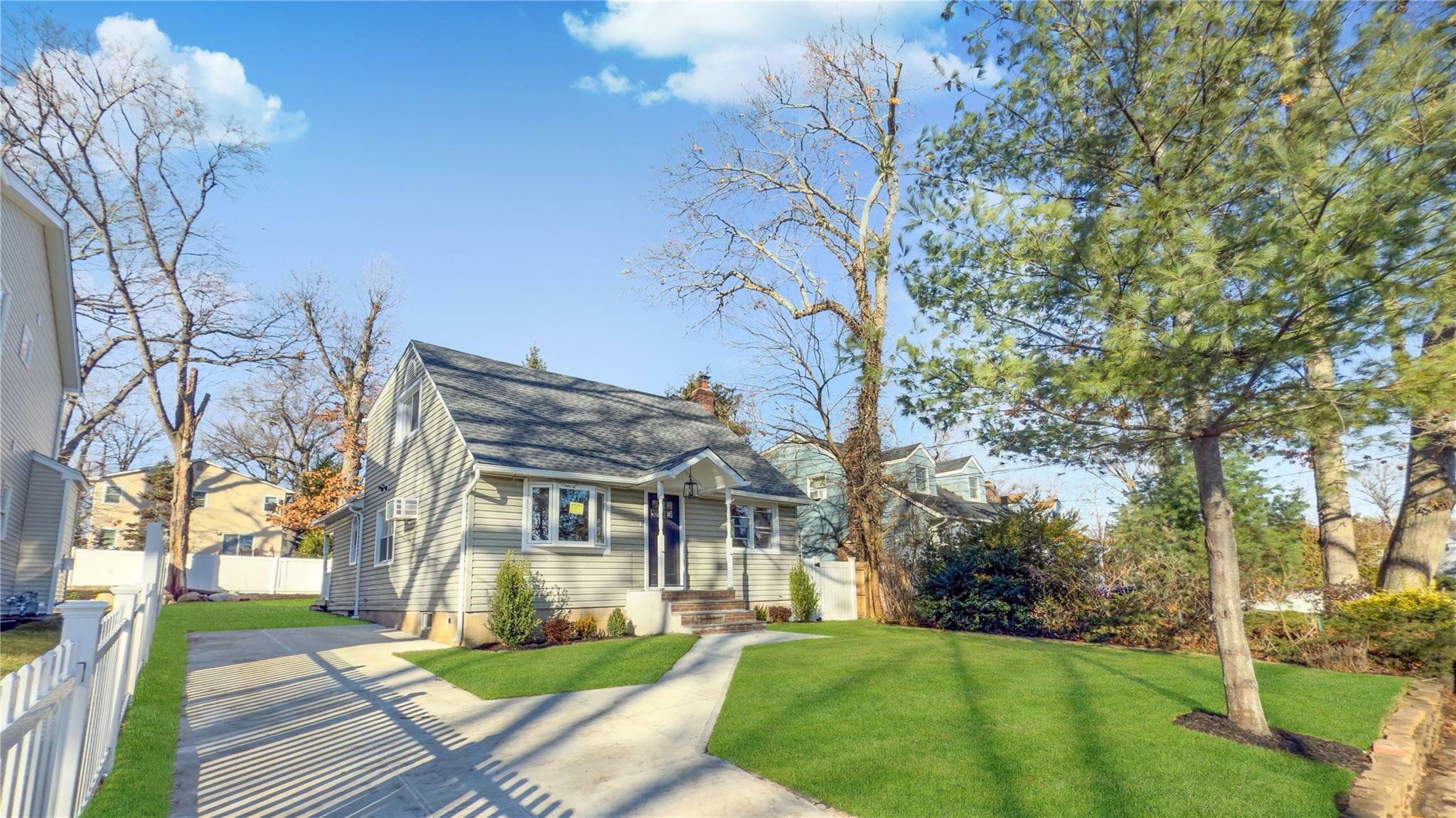 Property Photo: 11 Hickory NY 11709