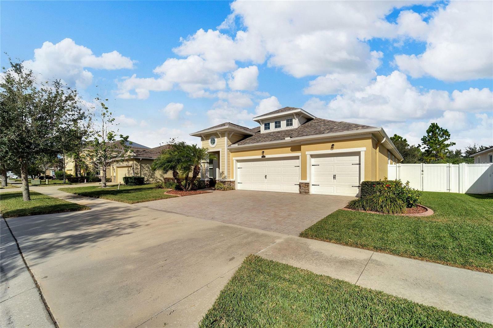 Property Photo:  12316 Juniper Field Court  FL 33579 