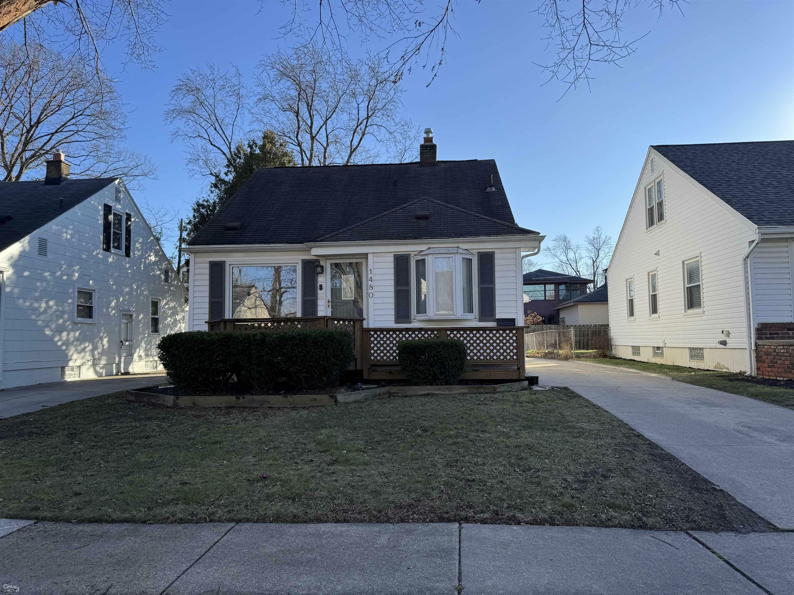 Property Photo:  1480 E Lincoln Street  MI 48009 