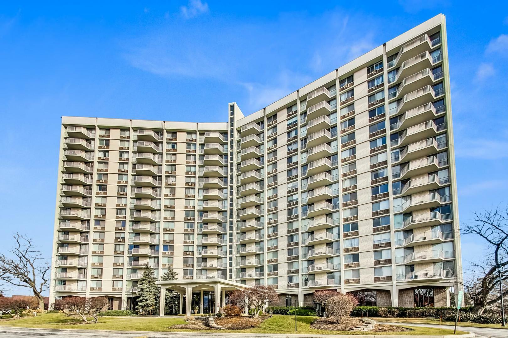 40 N Tower Road 5J  Oak Brook IL 60523 photo