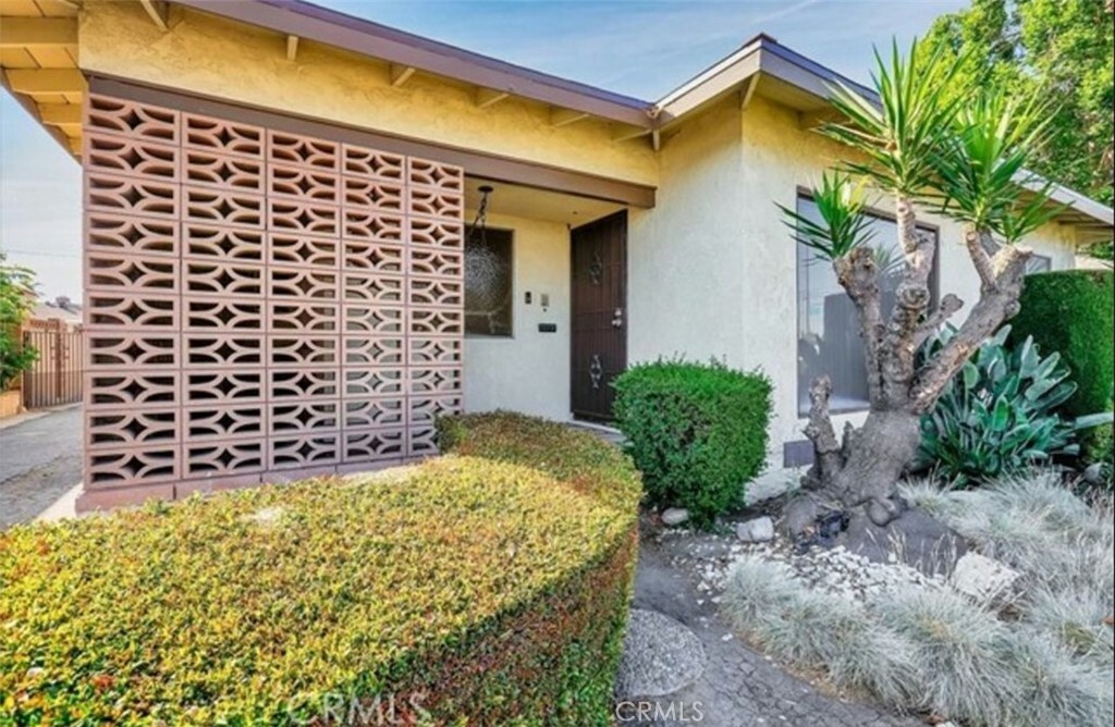 Property Photo:  9334 Laurel Avenue  CA 90605 