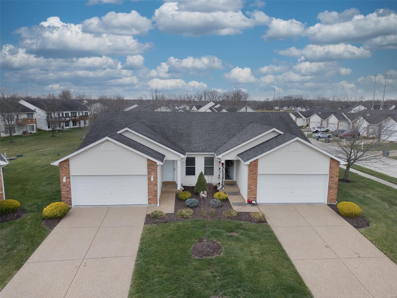 Property Photo:  5 Maryland Circle 84B  MO 63366 