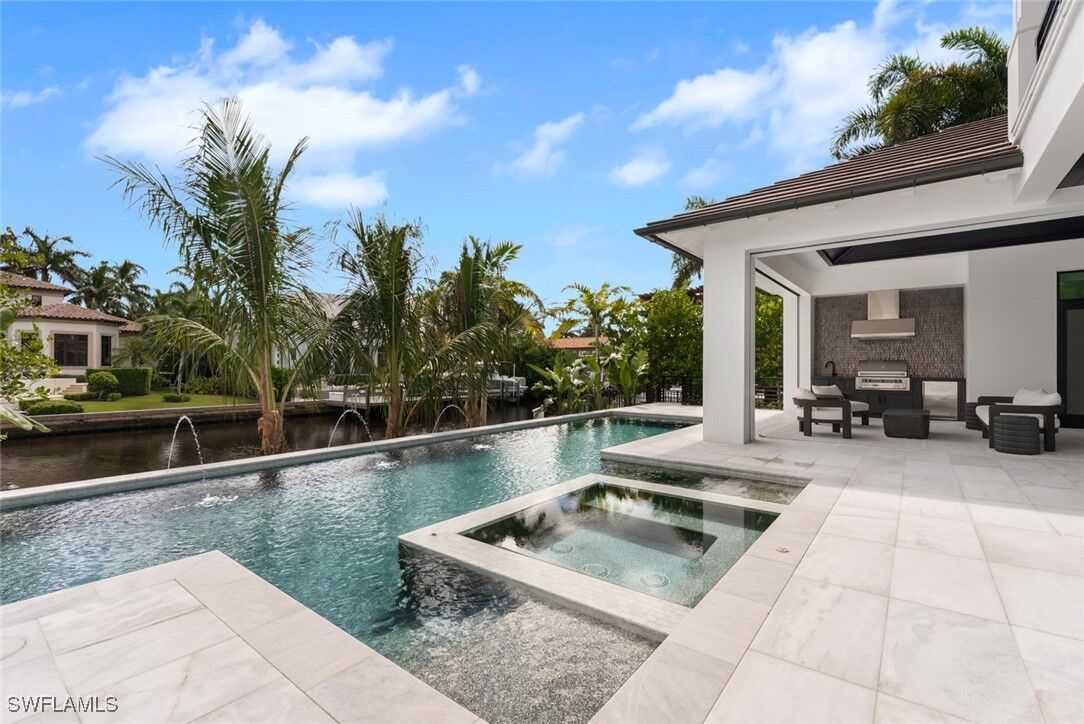 Property Photo:  2231 Forrest Lane  FL 34102