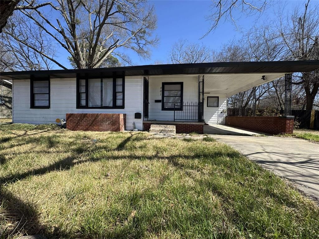 Property Photo:  301 Park Circle  TX 75482 