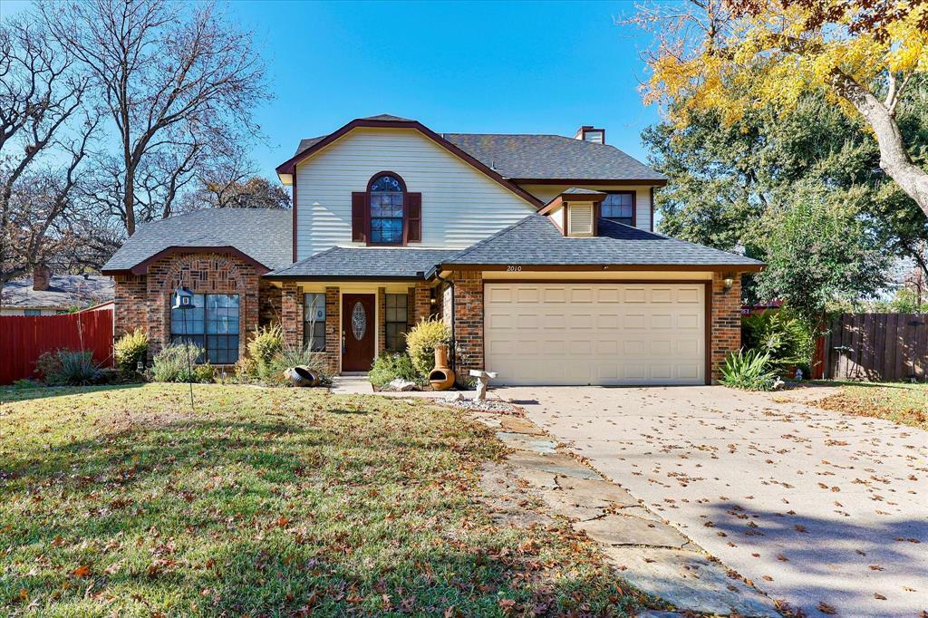 Property Photo: 2010 Wedgewood Drive TX 76051