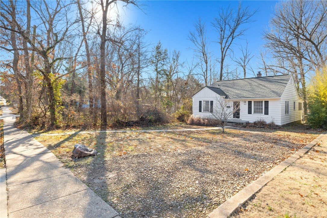 Property Photo:  615 N Walnut Avenue  AR 72701 