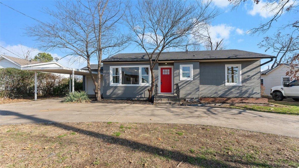 Property Photo:  903 N 8th Street  AR 72756 