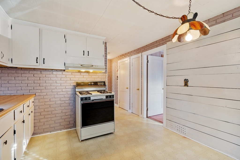 Property Photo: 29 Oakdale Rd MA 01887