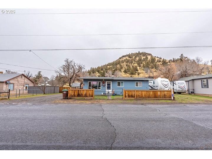 Property Photo:  900 SE Willowdale Dr  OR 97754 
