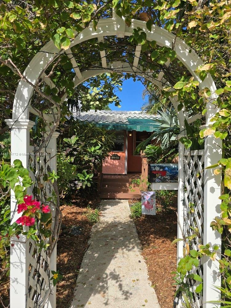 Property Photo: 1445 Jackson St FL 33020