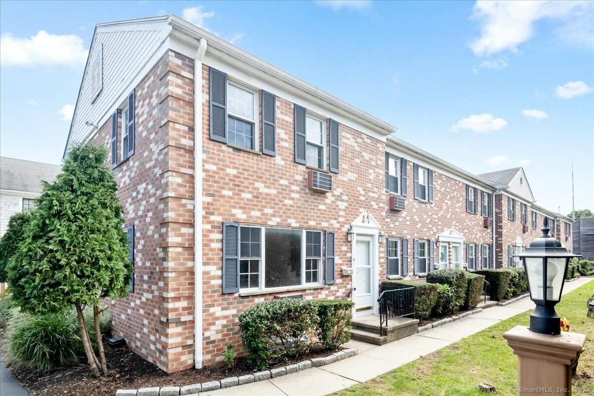 Property Photo:  27 Maple Tree Avenue 1  CT 06906 