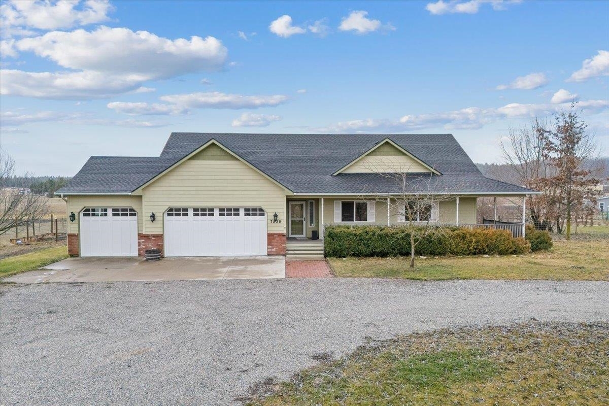 Property Photo:  7525 W Ridgeway Rd  WA 99006 