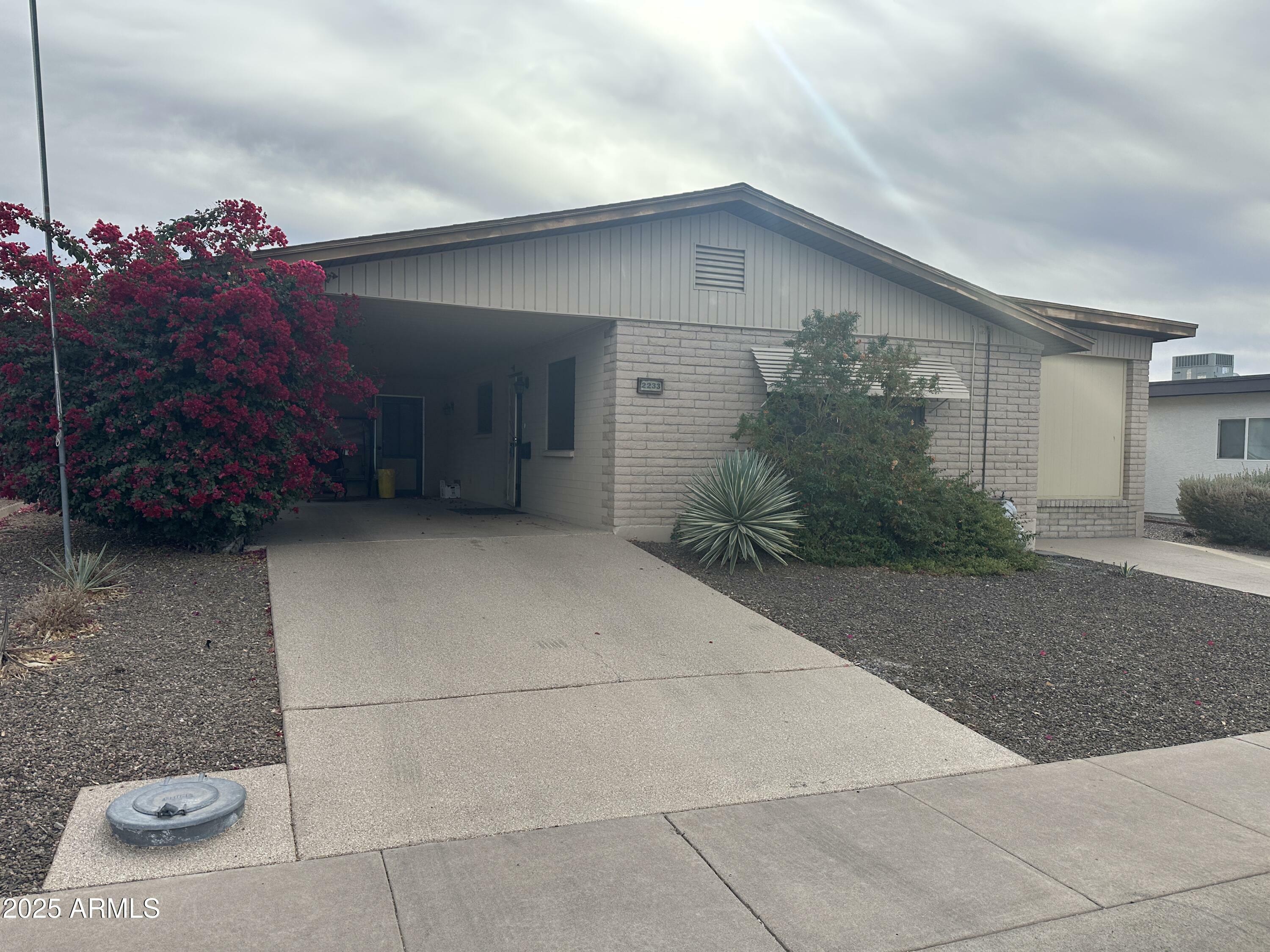 Property Photo:  2233 N Middlecoff Drive  AZ 85215 