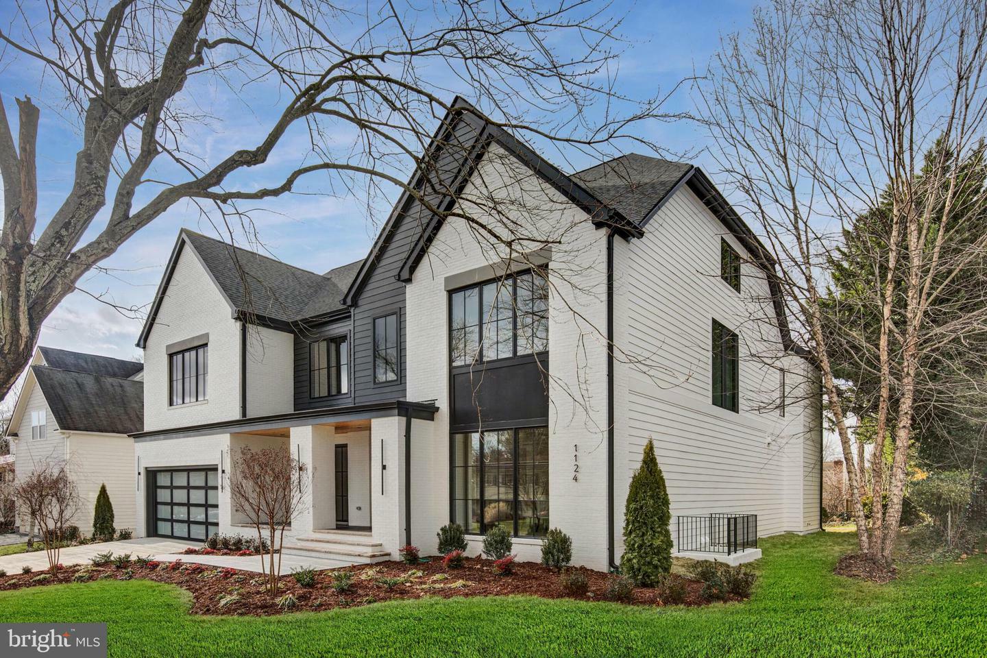 Property Photo: 1124 Guilford Court VA 22101