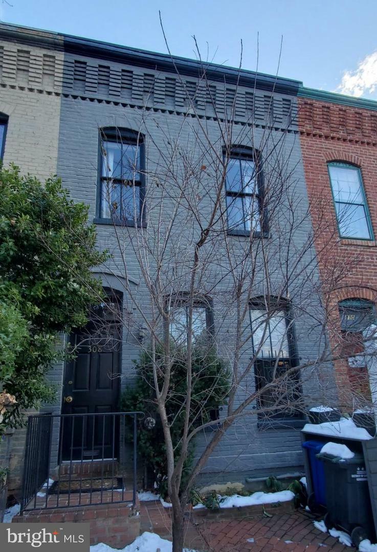 Property Photo: 308 10th Street SE DC 20003