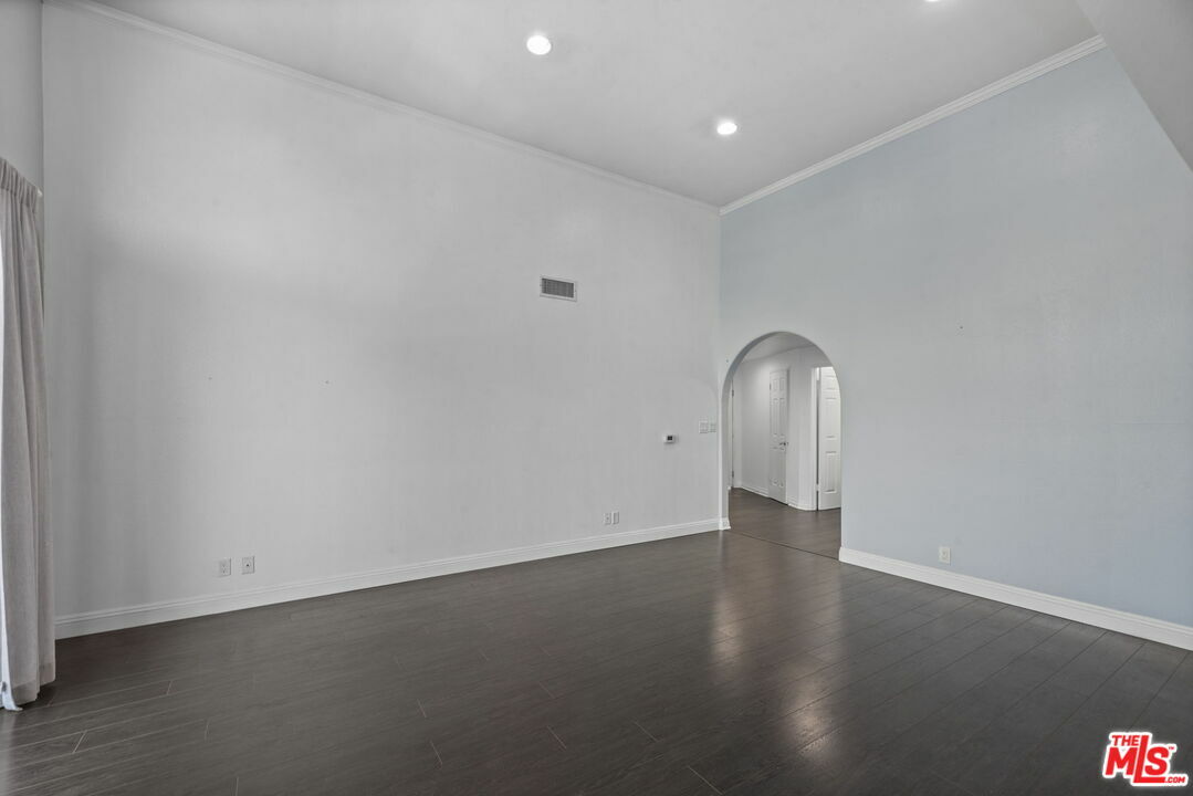 Property Photo:  1136  S Shenandoah St 301  CA 90035 