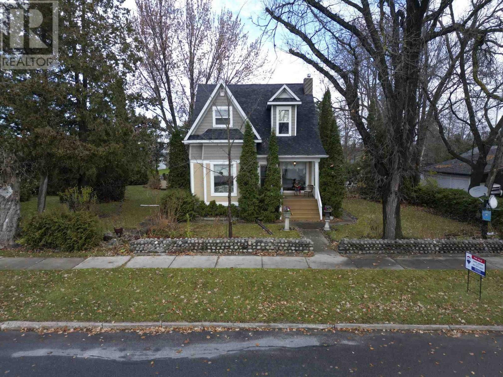 Property Photo: 118 Front St ON P0W 1E0