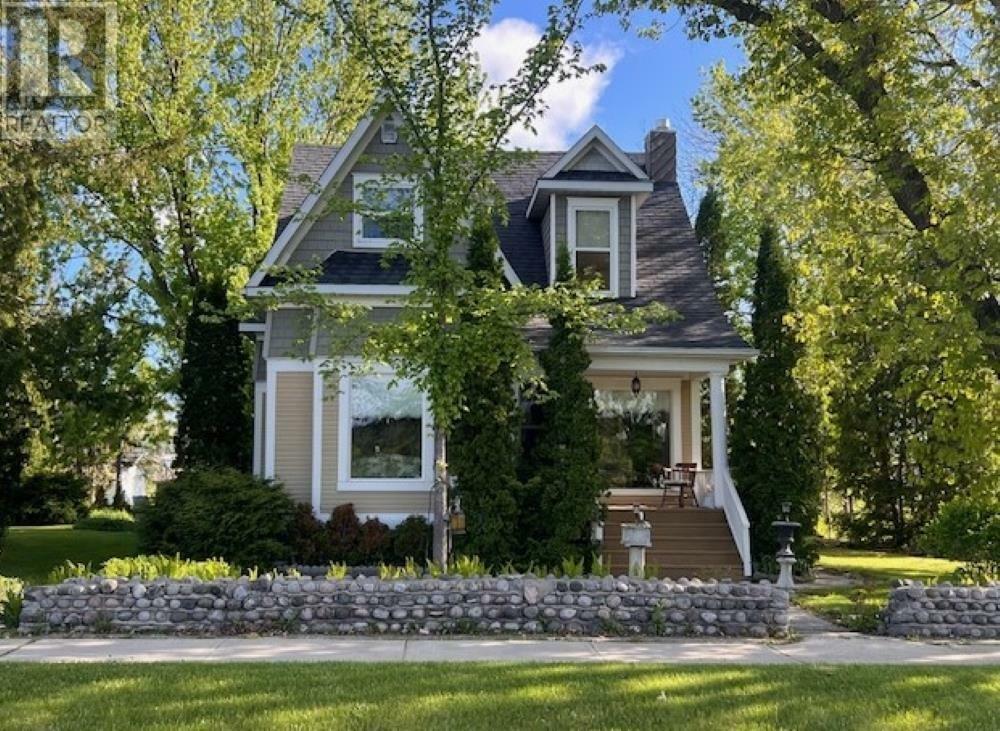 Property Photo: 118 Front St ON P0W 1E0