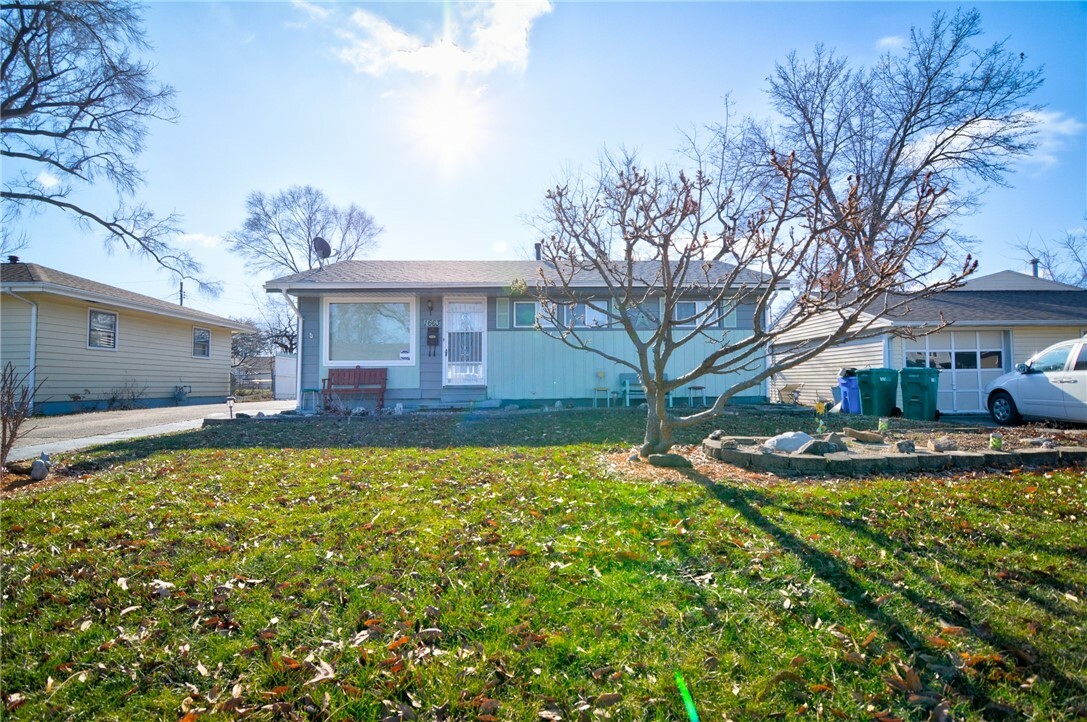 Property Photo:  1663 W Waggoner Street  IL 62526 