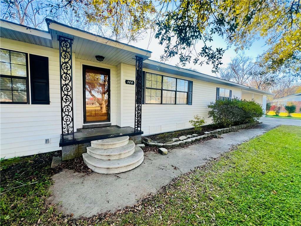 Property Photo:  104 Woodland Avenue  LA 71334 