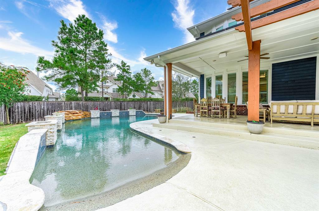 Property Photo: 66 N Thatcher Bend Circle TX 77389