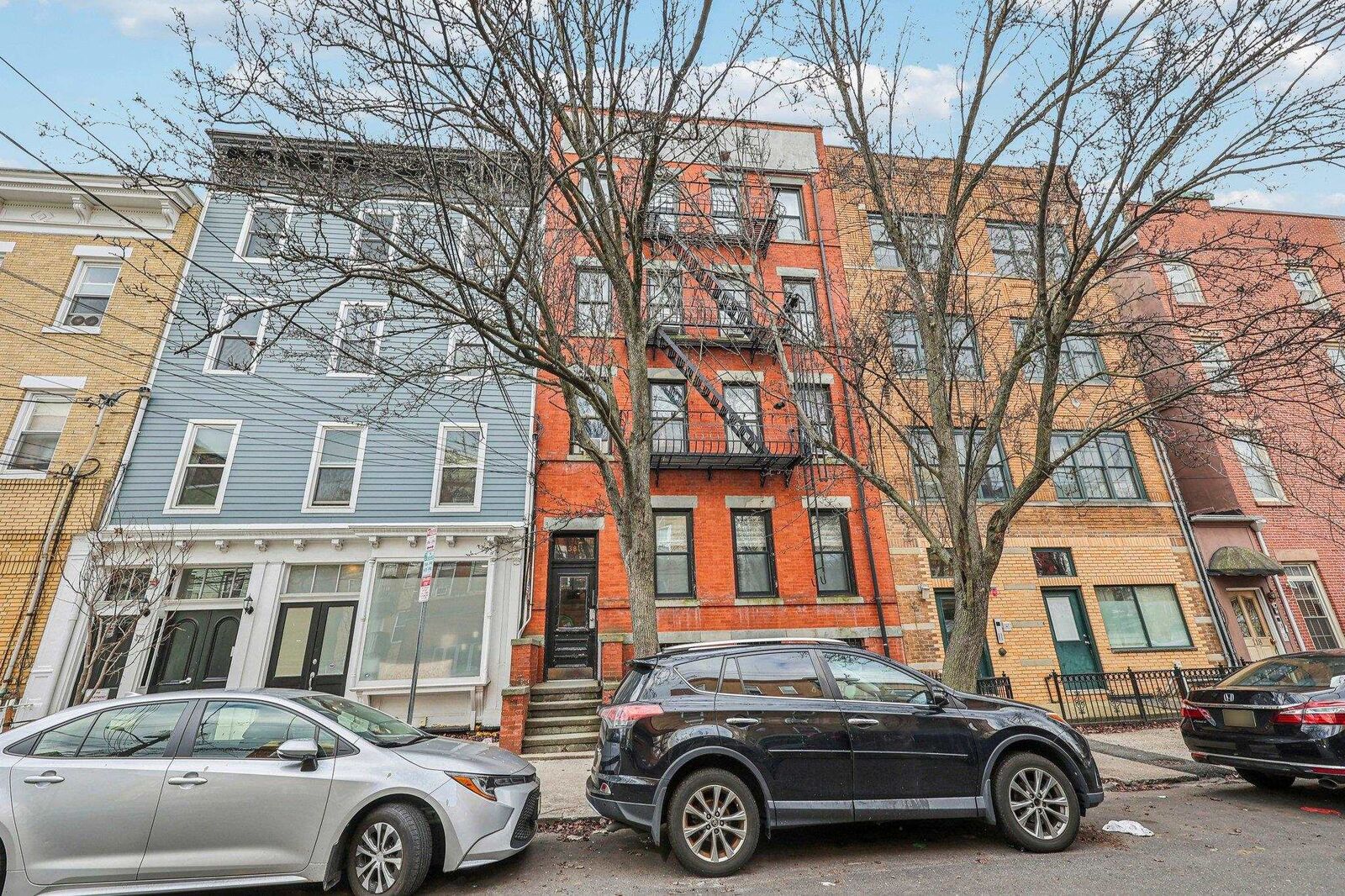 Property Photo:  381 2nd St 202 (2R)  NJ 07302 