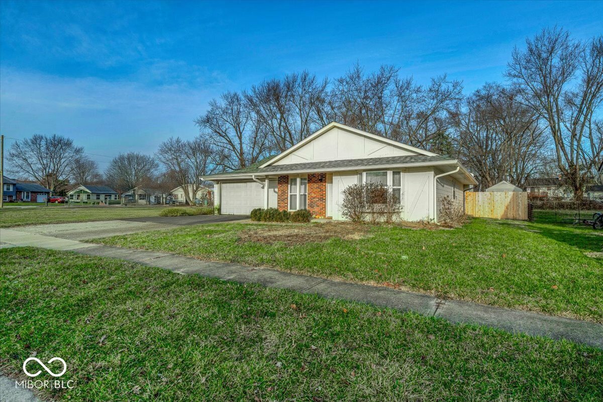 Property Photo:  637 Holiday Drive  IN 46040 