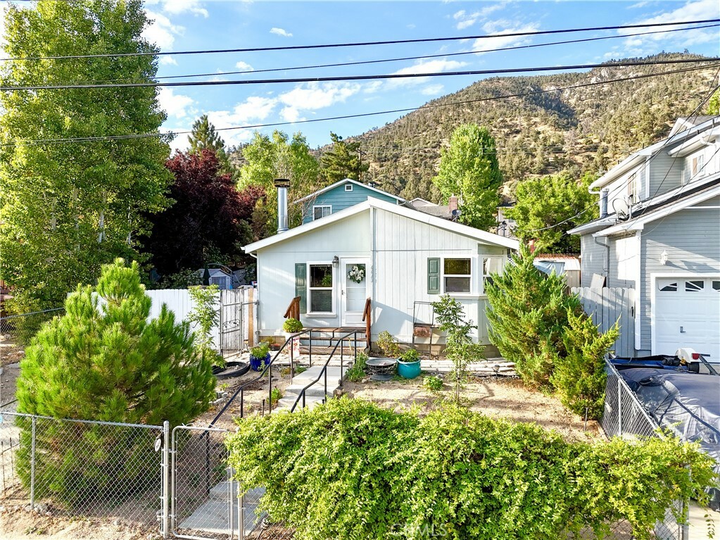 Property Photo: 6613 Ivins Drive CA 93225