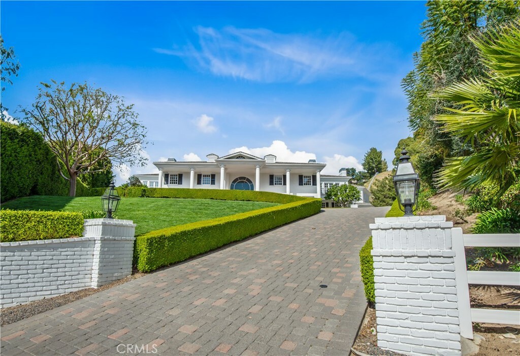 Property Photo:  25131 Butterfield Road  CA 91302 