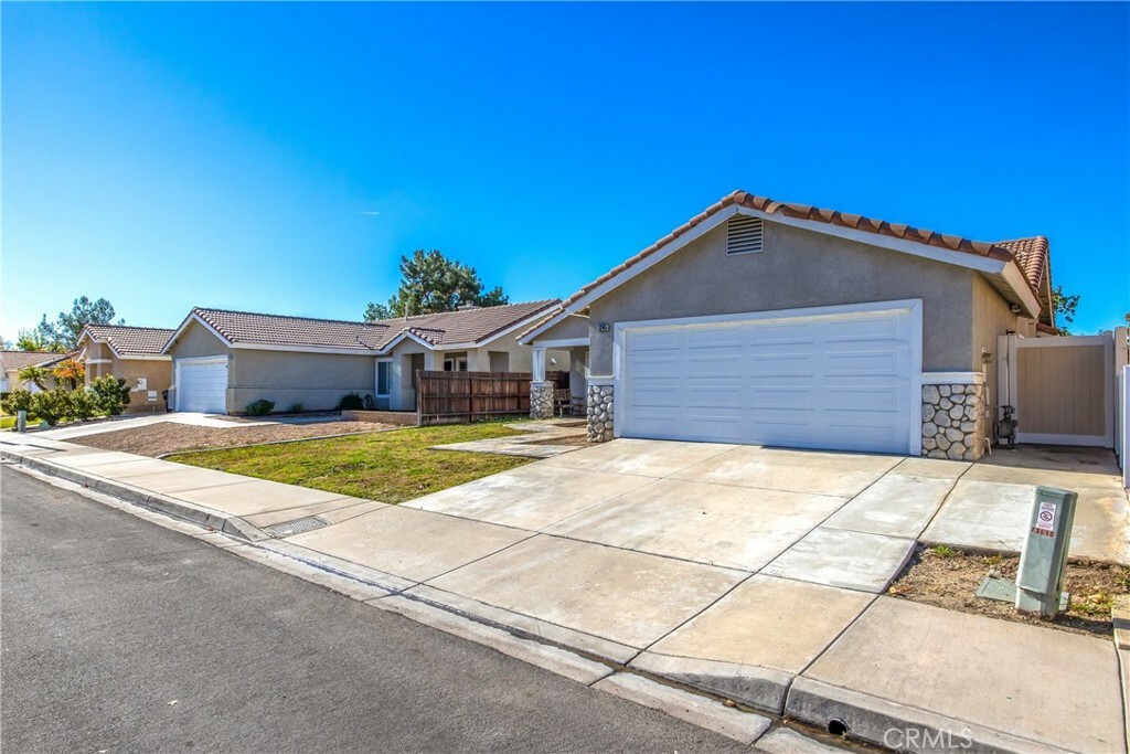 Property Photo:  1245 Maplewood Lane  CA 92359 