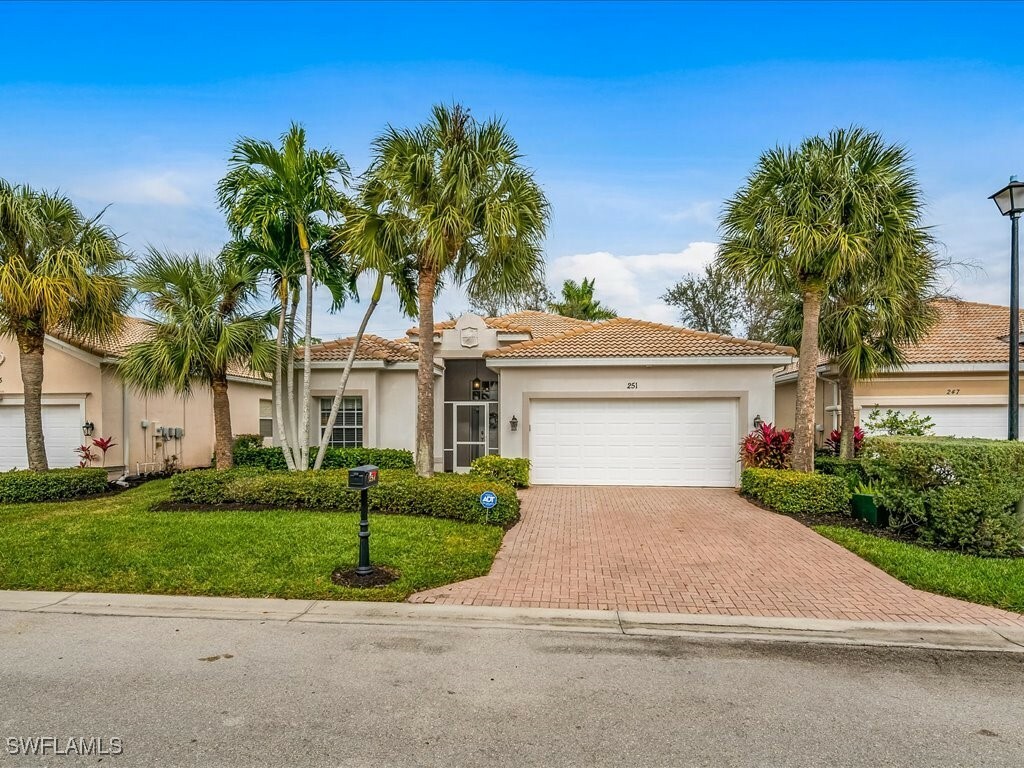 Property Photo:  251 Glen Eagle Circle  FL 34104 